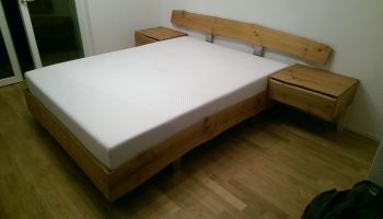 Bett in Kirschbaum 001.jpg