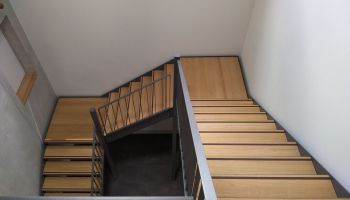 offene Treppe mit Zwischenboden.jpg