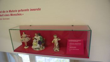Vitrine im kulturhistorischen Museum Grenchen 001.JPG